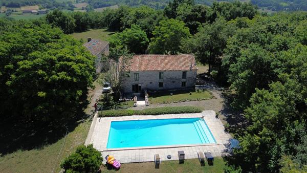 Lauzerte (82110) TARN ET GARONNE Lauzerte Maison en pierre avec 2 gites, piscine et 4 hectares