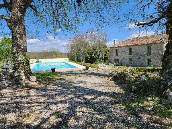 Lauzerte (82110) TARN ET GARONNE Lauzerte Maison en pierre avec 2 gites, piscine et 4 hectares