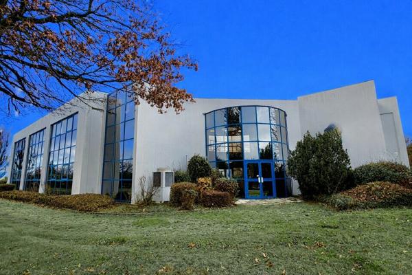 MONTIVILLIERS – À VENDRE - IMMEUBLE DE BUREAUX 1 260 m² + 41 PLACES DE PARKING