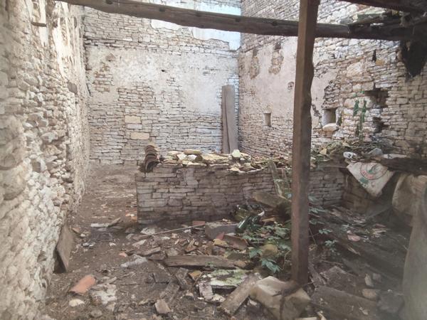 Maison à vendre à rénover entièrement SAINT HILAIRE DE VILLEFRANCHE (17)