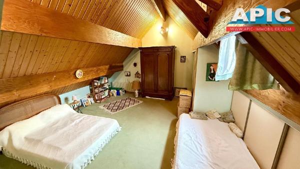 GROSLAY, limite MONTMORENCY.
Ancien corps de ferme ...