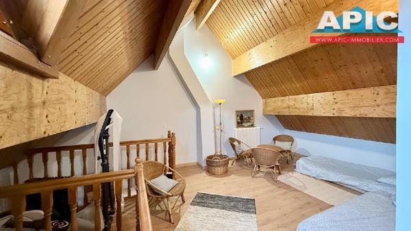 GROSLAY, limite MONTMORENCY.
Ancien corps de ferme ...