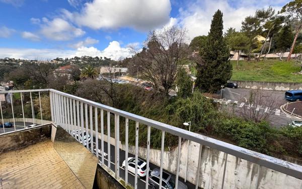 Appartement à louer    3 pièces •  Nice