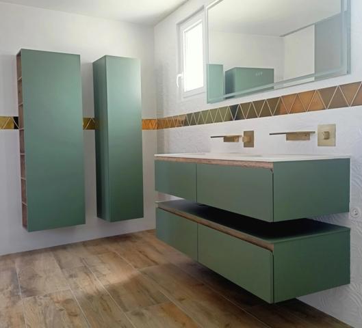 Marina - 3 chambres - 3 salles d'eau et WC + ponton pour bateau + garage