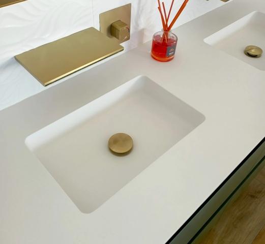 Marina - 3 chambres - 3 salles d'eau et WC + ponton pour bateau + garage