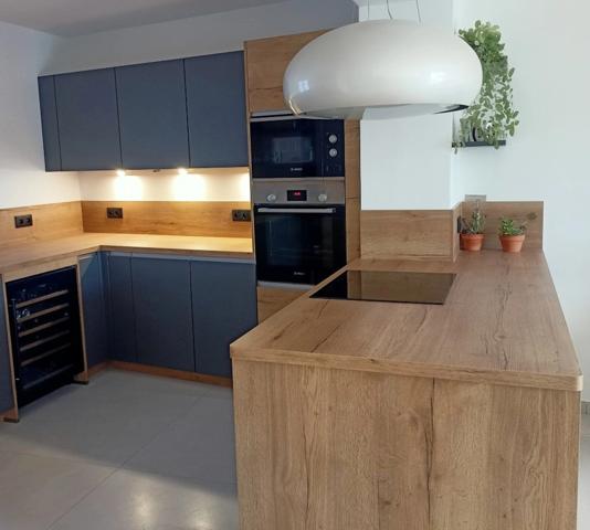 Marina - 3 chambres - 3 salles d'eau et WC + ponton pour bateau + garage