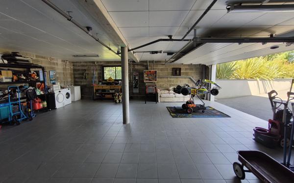 Maison à vendre    6 pièces • 214 m2 Rontignon