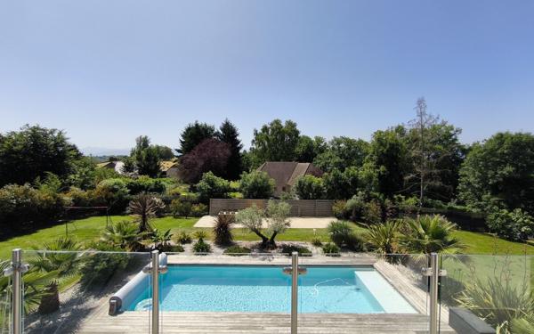 Maison à vendre    6 pièces • 214 m2 Rontignon