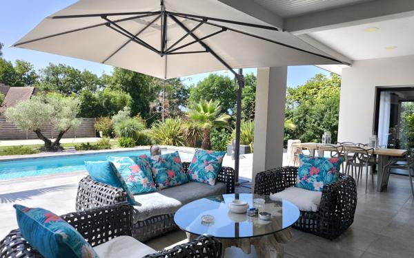 Maison à vendre    6 pièces • 214 m2 Rontignon