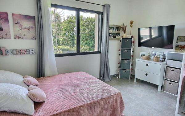 Maison à vendre    6 pièces • 214 m2 Rontignon