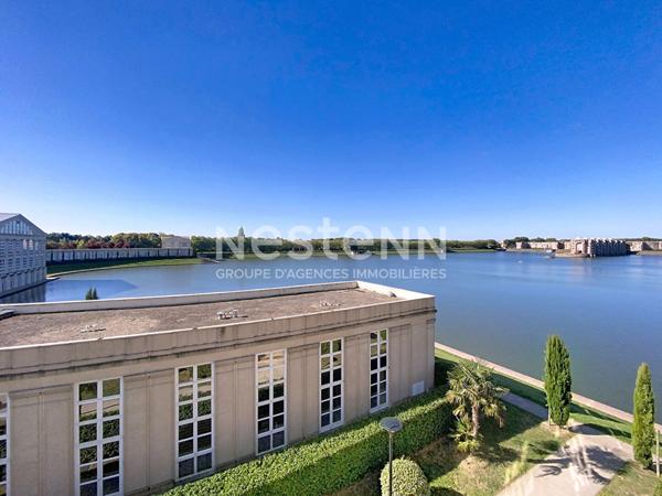 A VENDRE ! Duplex dernier étage Voisins Le Bretonneux 5 pièces 118.40 m², 4 places de parking et 1 cave.