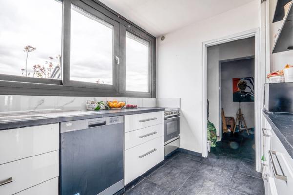EXCLUSIVITÉ, Christophe Michaudelle Capifrance vous propose à MEAUX, appartement 4 pièces avec ses 2 terrasses (65 m²) - 3 chambres - dernier étage - 1 place de stationnement.