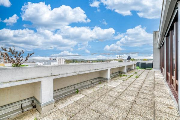 EXCLUSIVITÉ, Christophe Michaudelle Capifrance vous propose à MEAUX, appartement 4 pièces avec ses 2 terrasses (65 m²) - 3 chambres - dernier étage - 1 place de stationnement.