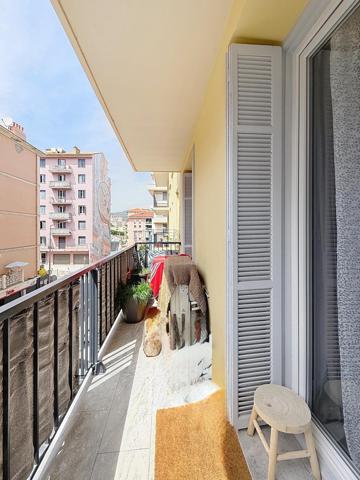 F2 centre-ville avec terrasse ascenseur