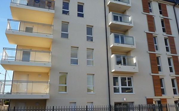 Stationnement à louer    Le Plessis-Bouchard