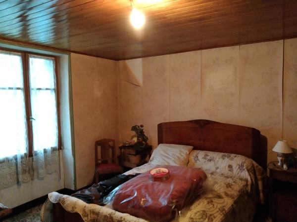 Lot d'une maison  112 m2 A RENOVER  +hangars