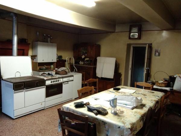 Lot d'une maison  112 m2 A RENOVER  +hangars