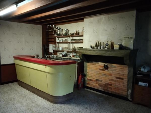 Lot d'une maison  112 m2 A RENOVER  +hangars