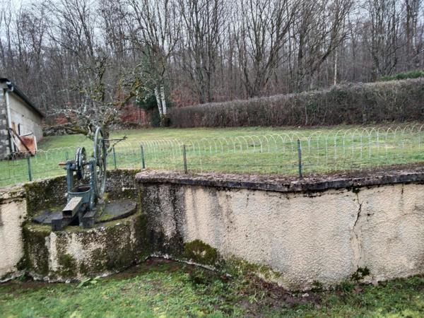 Lot d'une maison  112 m2 A RENOVER  +hangars