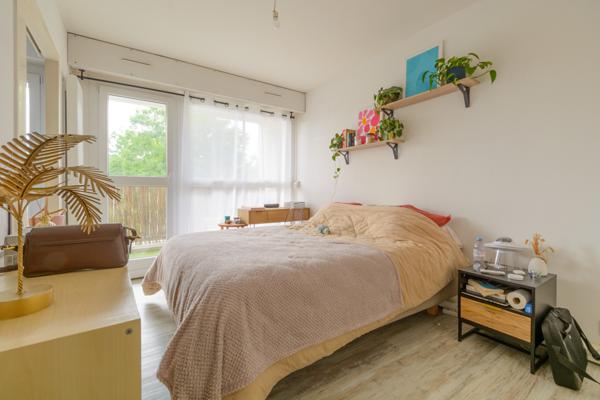 Bordeaux Cauderan - appartement T2 rénové avec balcon, parking et cave