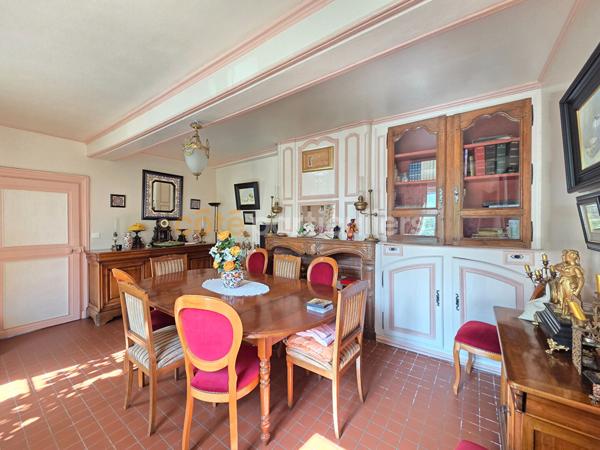 Vente
                Maison353 m² - 12 Pièces -
                    CHATEAUNEUF SUR LOIRE (45110)