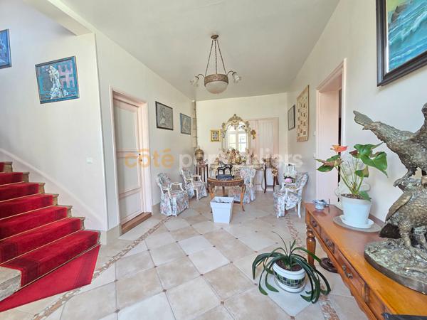 Vente
                Maison353 m² - 12 Pièces -
                    CHATEAUNEUF SUR LOIRE (45110)