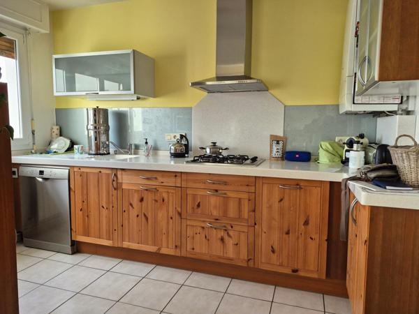 Charmant appartement T4 avec garage dans résidence sécurisée