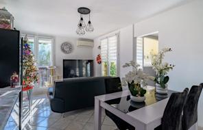 Sur Istres, Appartement de type 4 entièrement rénové avec balcon et cave