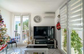 Sur Istres, Appartement de type 4 entièrement rénové avec balcon et cave