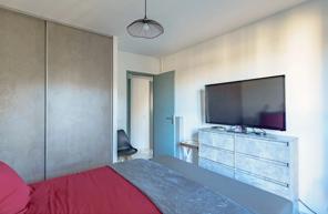 Sur Istres, Appartement de type 4 entièrement rénové avec balcon et cave