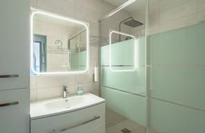 Sur Istres, Appartement de type 4 entièrement rénové avec balcon et cave