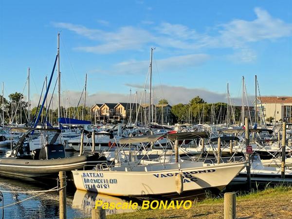 EN PREMIERE LIGNE A 600M DU PORT D'HOURTIN - TERRAIN VIABILISÉ