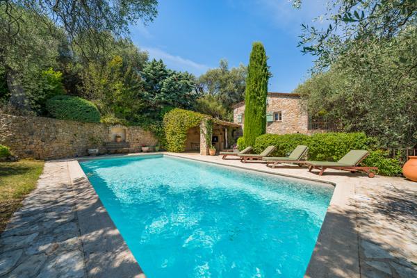 Grasse Saint Mathieu - Magnifique propriété composée de 2 maisons en pierre avec piscine