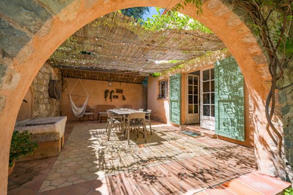 Grasse Saint Mathieu - Magnifique propriété composée de 2 maisons en pierre avec piscine