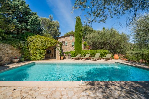 Grasse Saint Mathieu - Magnifique propriété composée de 2 maisons en pierre avec piscine
