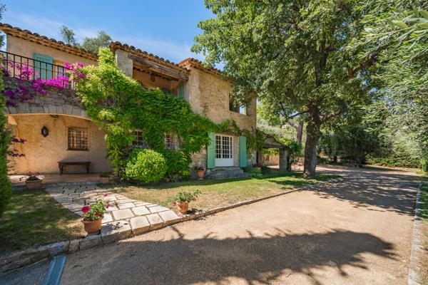 Grasse Saint Mathieu - Magnifique propriété composée de 2 maisons en pierre avec piscine