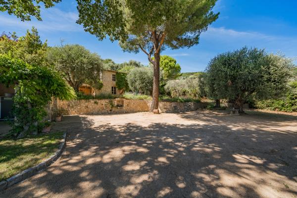 Grasse Saint Mathieu - Magnifique propriété composée de 2 maisons en pierre avec piscine