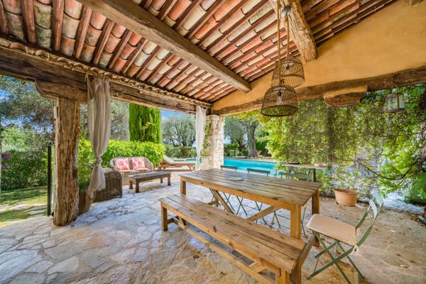 Grasse Saint Mathieu - Magnifique propriété composée de 2 maisons en pierre avec piscine