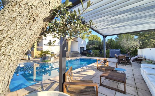 Maison à vendre    5 pièces •  Sanary-sur-Mer