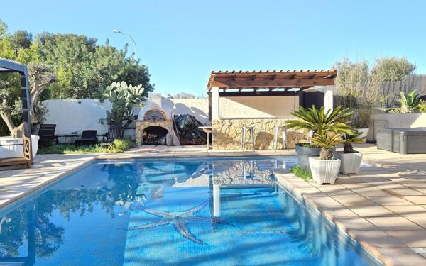 Maison à vendre    5 pièces •  Sanary-sur-Mer