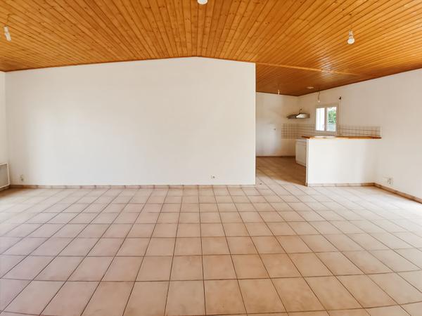 CHALLANS , proximité à pied des halles !