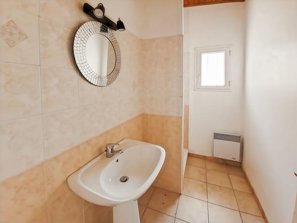 CHALLANS , proximité à pied des halles !