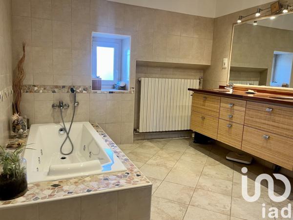 Maison 9 pièces de 200 m² à Alès (30100)