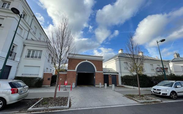 Stationnement à louer    15 m2 Serris