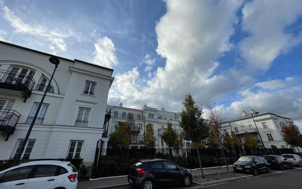 Stationnement à louer    15 m2 Serris