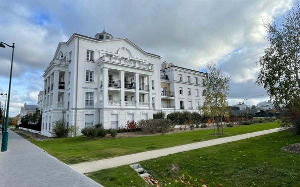 Stationnement à louer    15 m2 Serris