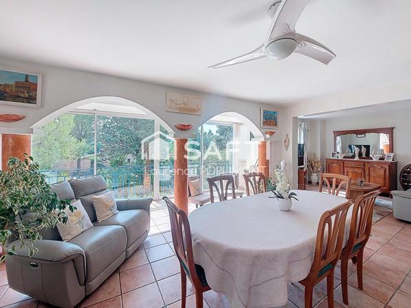 Maison spacieuse – 182 m²  – avec piscine, garages, carport, potentiel locatif.