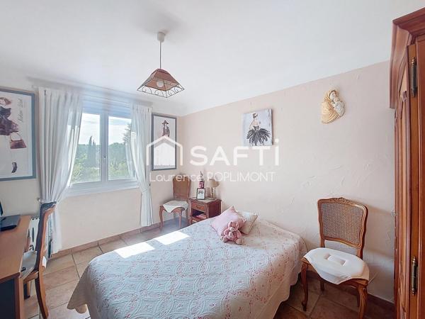 Maison spacieuse – 182 m²  – avec piscine, garages, carport, potentiel locatif.