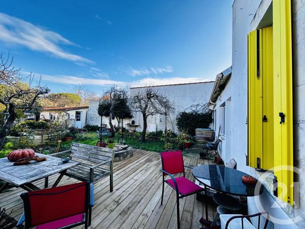 Maison à vendre  8 pièces - 166,30 m 2   FOURAS  - 17