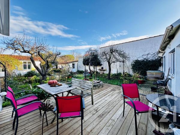 Maison à vendre  8 pièces - 166,30 m 2   FOURAS  - 17